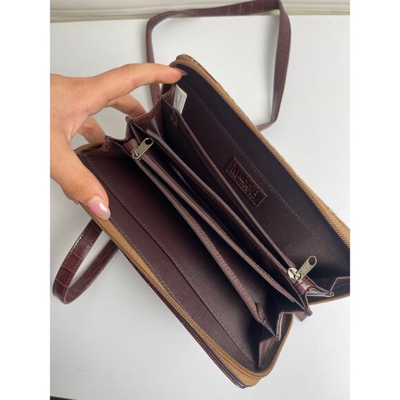 VTG NWOT Maggie B Womens 90s Paisley Tapestry Fabric Wallet Street Style Chic - Picture 5 of 11